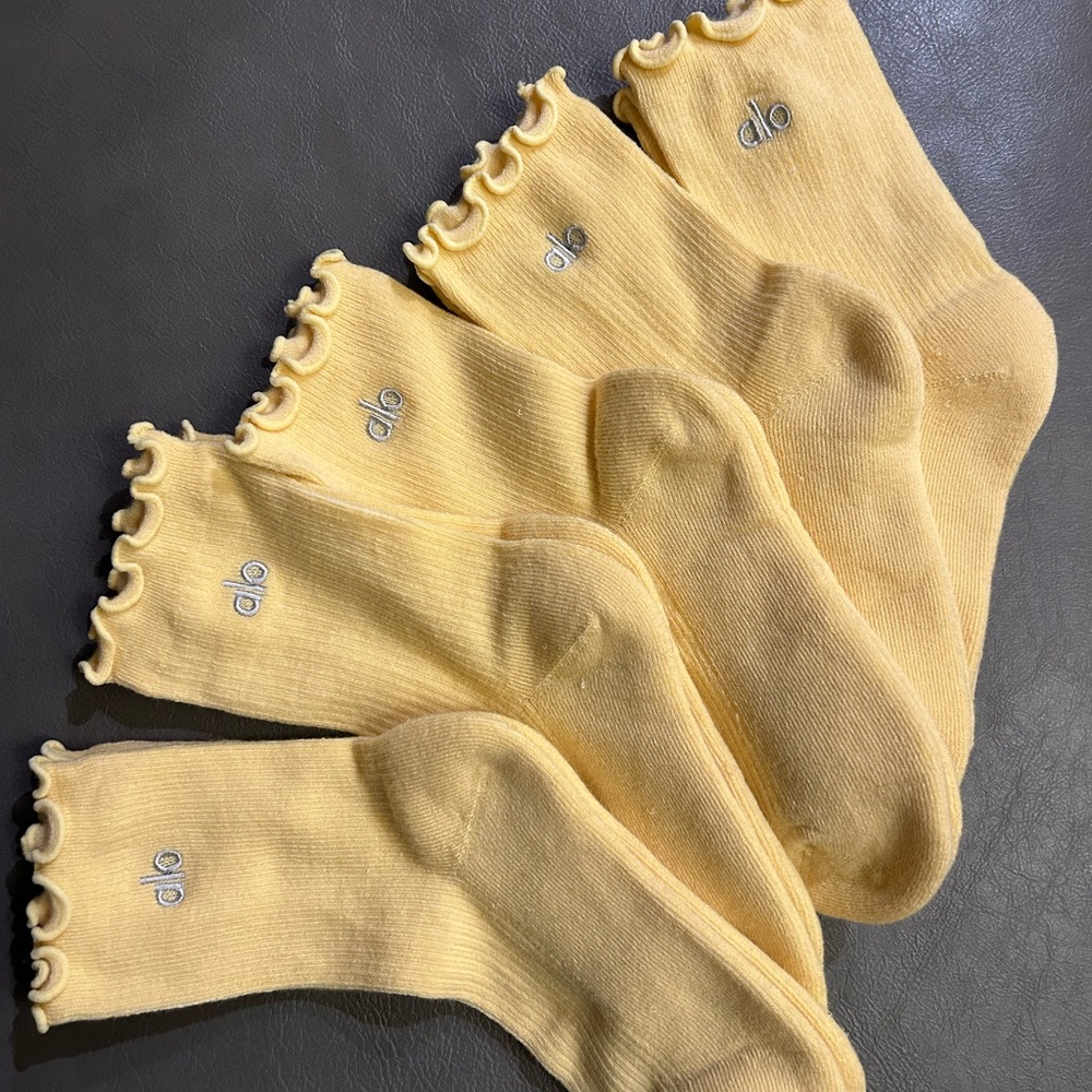 10 pairs of Alo lettuce edge socks